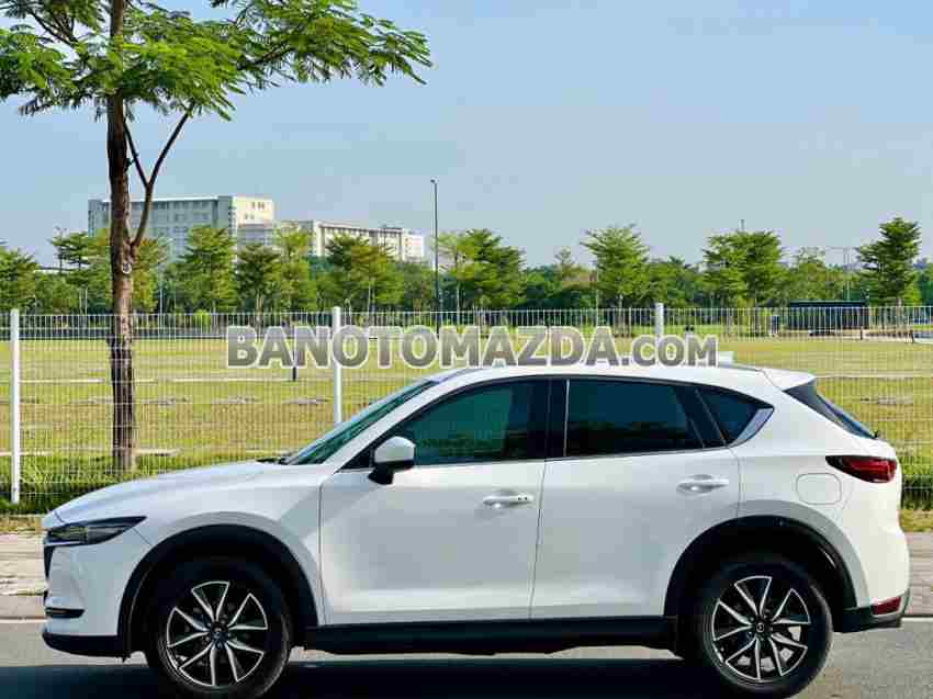 Cần bán gấp Mazda CX5 2.0 AT đời 2018, màu Trắng