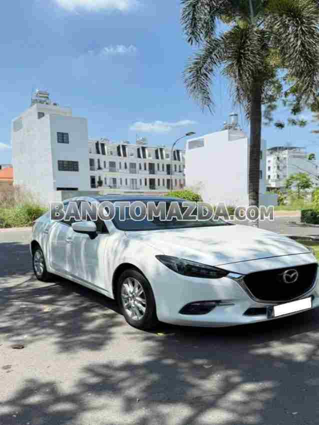 Cần bán gấp xe Mazda 3 1.5 AT 2018 màu Trắng