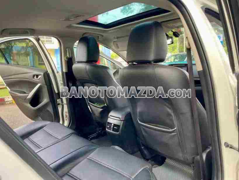 Cần bán gấp xe Mazda 6 2.0 AT 2016 màu Trắng
