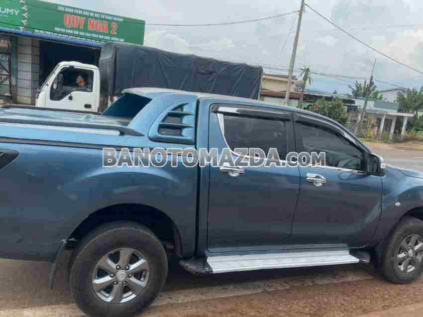 Mazda BT50 2.2L 4x4 MT model 2012 xe chuẩn hết ý