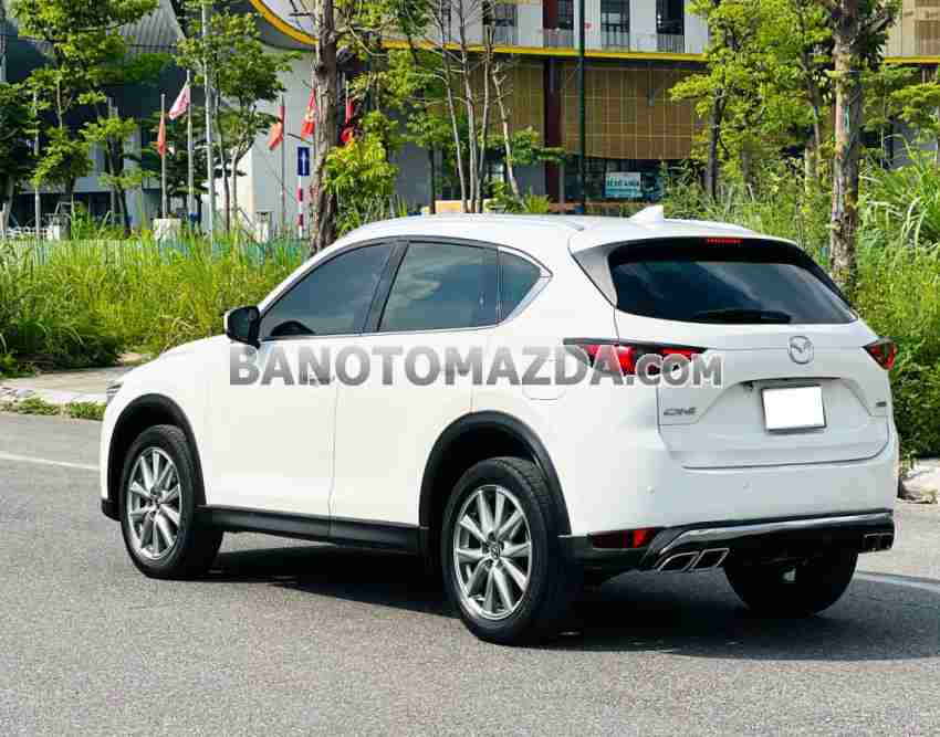 Cần bán gấp Mazda CX5 2.0 AT đời 2017, màu Trắng