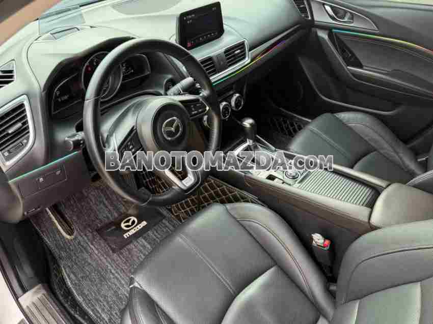 Cần bán xe Mazda 3 2.0 AT năm 2018 màu Trắng cực đẹp