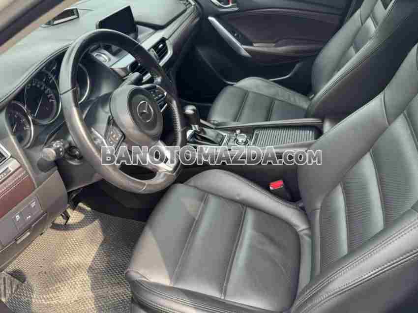 Cần bán gấp xe Mazda 6 Premium 2.0 AT 2017 màu Trắng