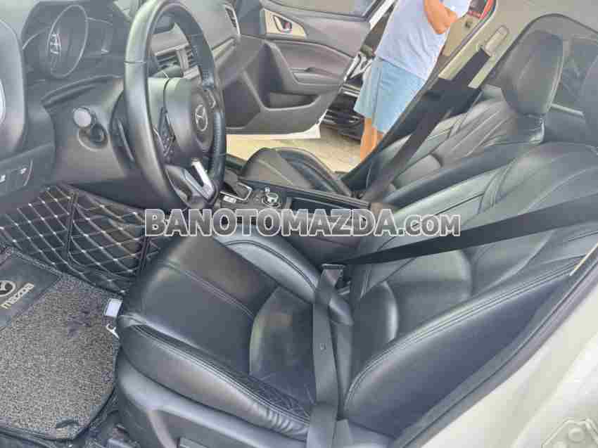 Cần bán gấp Mazda 3 1.5L Luxury đời 2019, màu Trắng